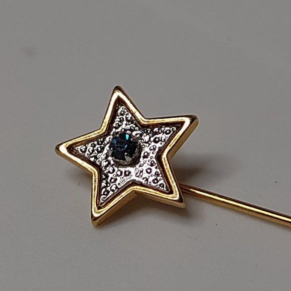 Two Tone Avon Star Stick Pin - Picture 2 of 9